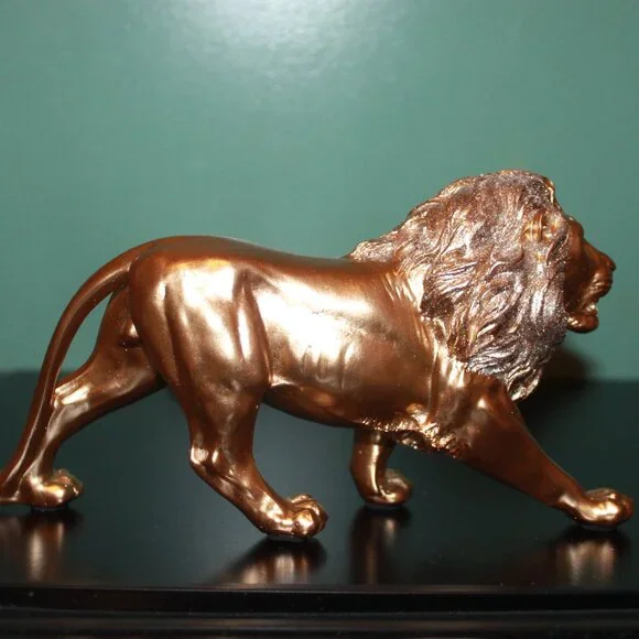 Brand New Gold Resin Lion Statue Ornament Home Decor with Glittery Head - Picture 7 of 11